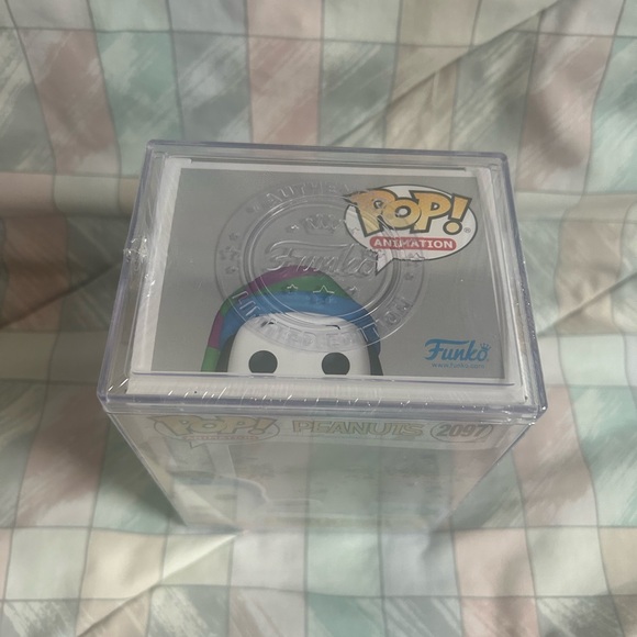 Peanuts Snoopy in Penalty Box Limited Edition 5,000 pieces Funko Pop - Picture 8 of 9